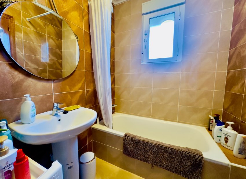 Resale - Townhouse / Duplex / Corner - San Miguel de Salinas - Ciudad de las comunicaciones