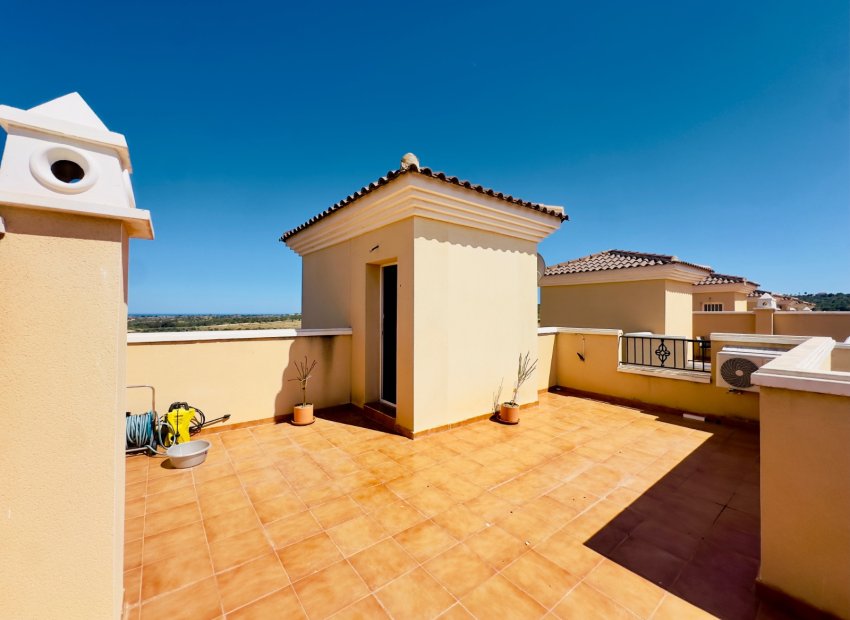 Resale - Townhouse / Duplex / Corner - San Miguel de Salinas - Ciudad de las comunicaciones