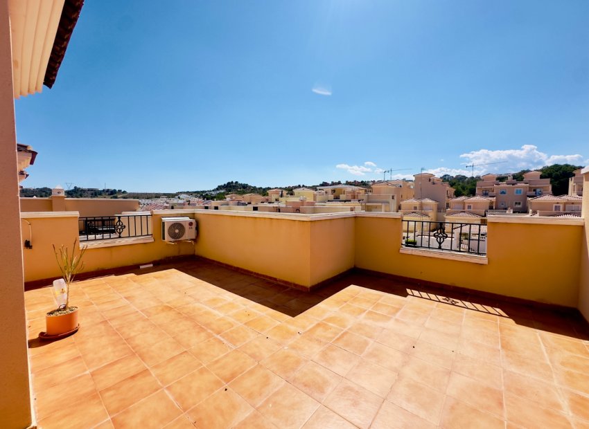 Resale - Townhouse / Duplex / Corner - San Miguel de Salinas - Ciudad de las comunicaciones