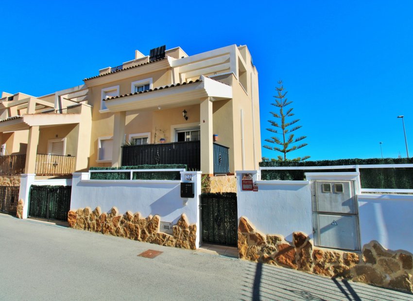Resale - Townhouse / Duplex / Corner - San Miguel de Salinas