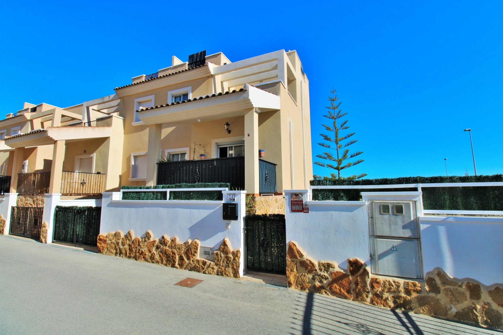 Resale - Townhouse / Duplex / Corner - San Miguel de Salinas