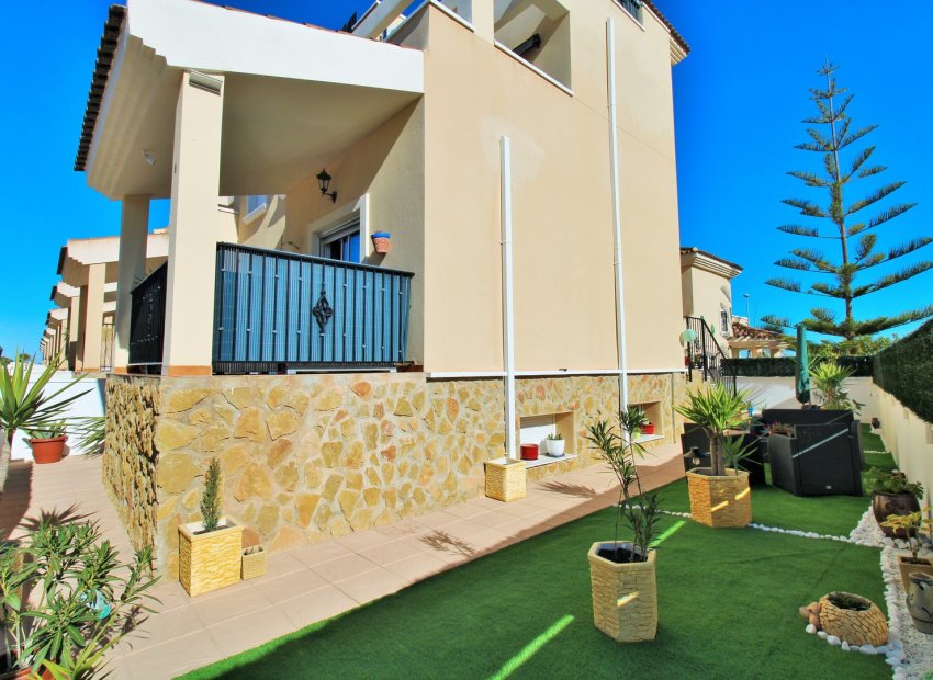 Resale - Townhouse / Duplex / Corner - San Miguel de Salinas