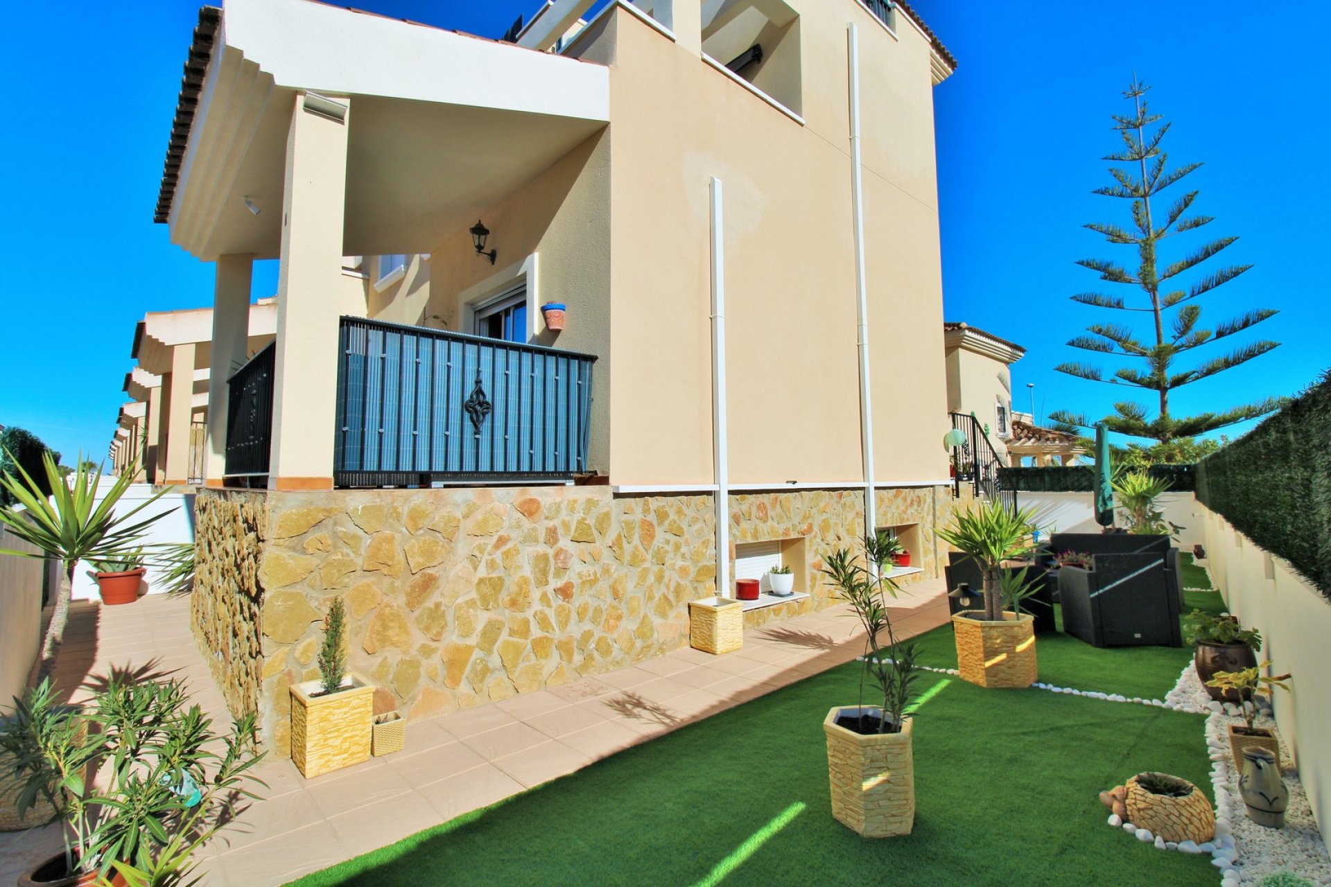 Resale - Townhouse / Duplex / Corner - San Miguel de Salinas