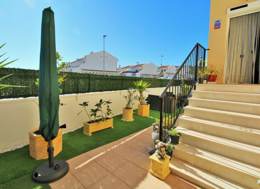Resale - Townhouse / Duplex / Corner - San Miguel de Salinas