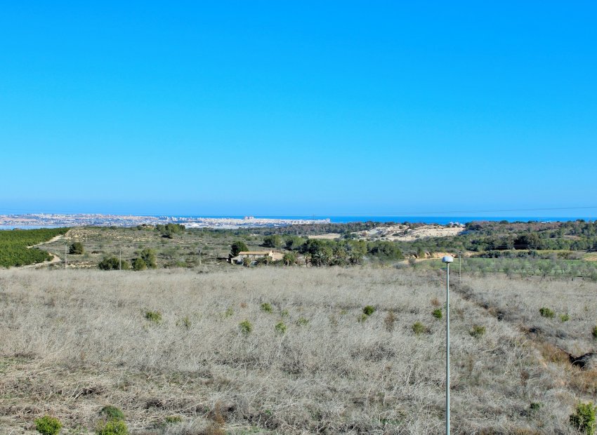 Resale - Townhouse / Duplex / Corner - San Miguel de Salinas