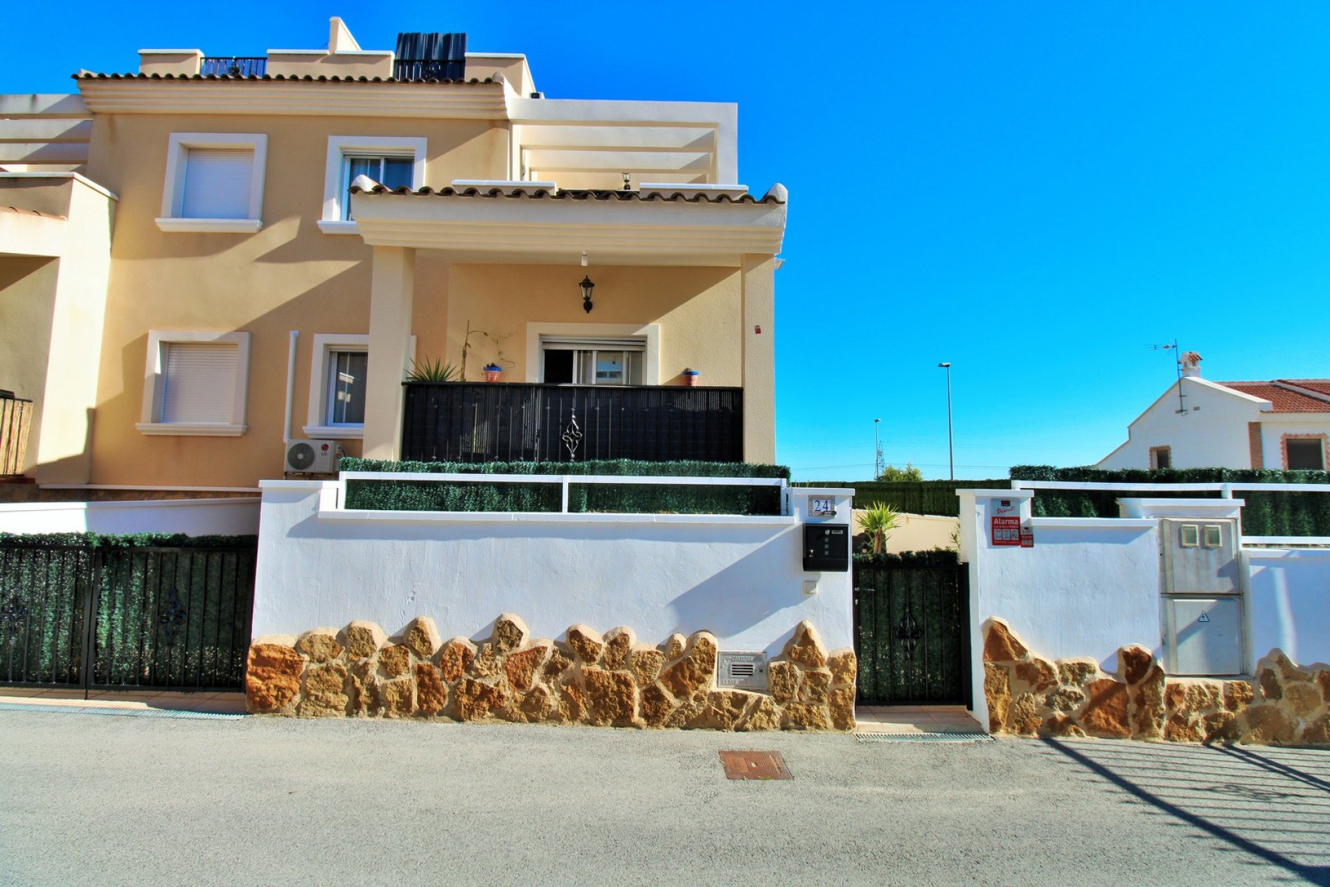 Resale - Townhouse / Duplex / Corner - San Miguel de Salinas