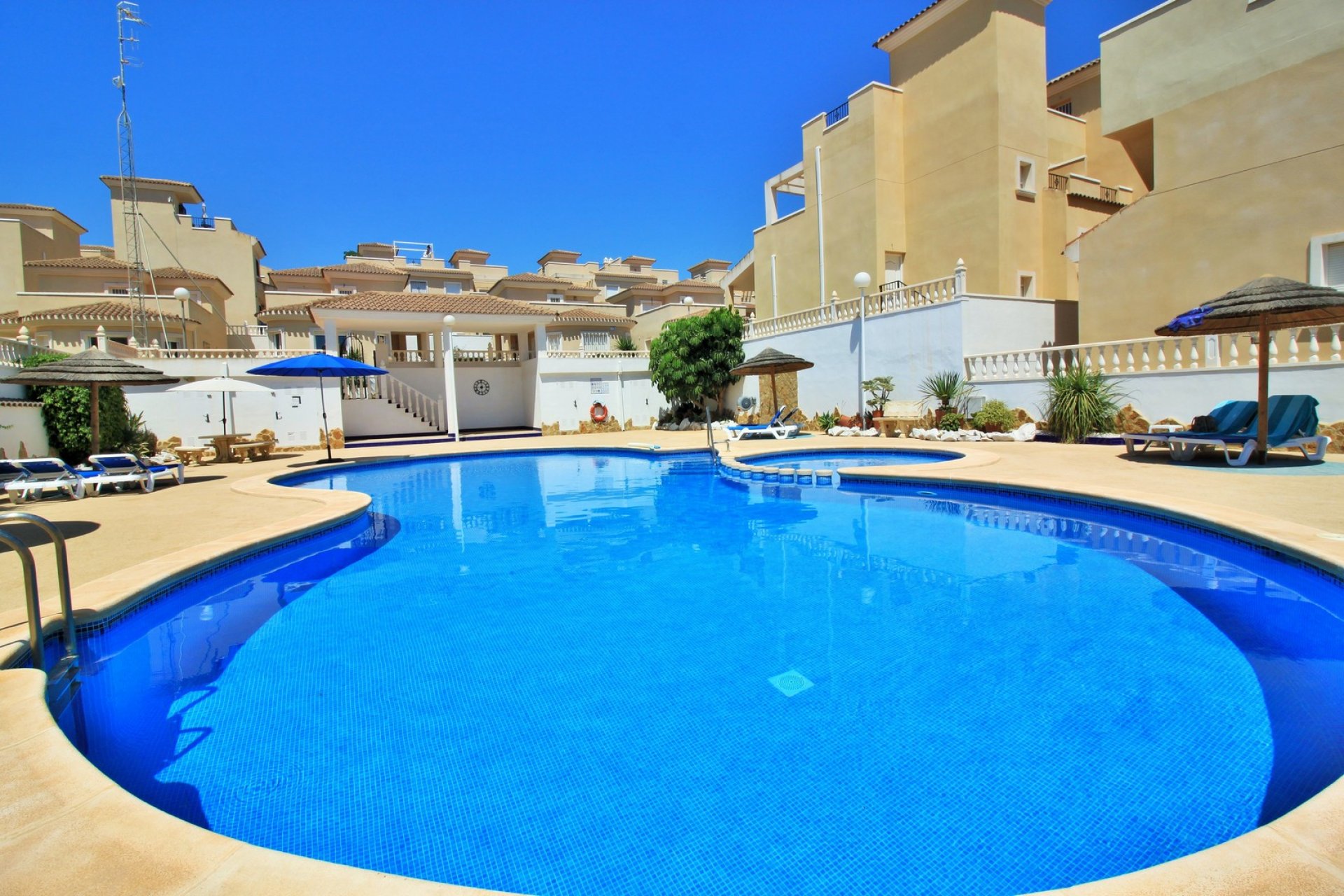 Resale - Townhouse / Duplex / Corner - San Miguel de Salinas