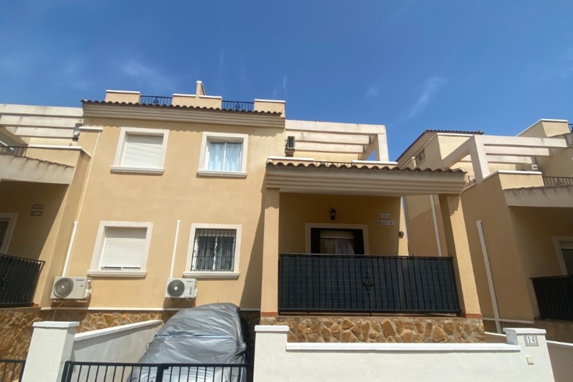 Resale - Townhouse / Duplex / Corner - San Miguel de Salinas