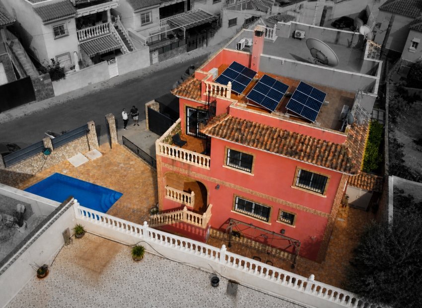 Resale - Townhouse / Duplex / Corner - San Miguel de Salinas
