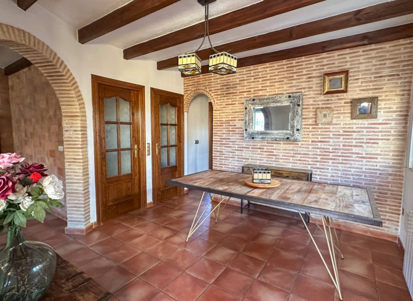 Resale - Townhouse / Duplex / Corner - San Miguel de Salinas
