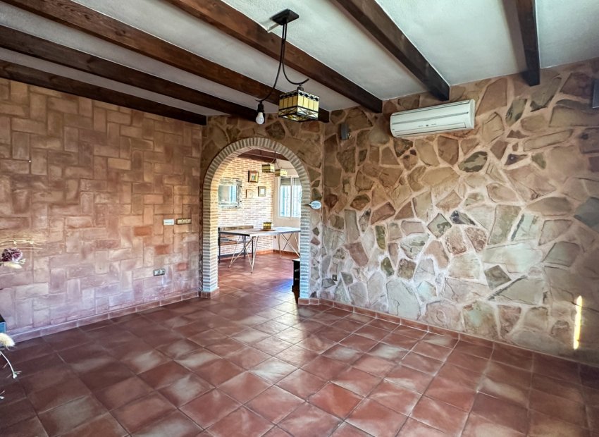 Resale - Townhouse / Duplex / Corner - San Miguel de Salinas