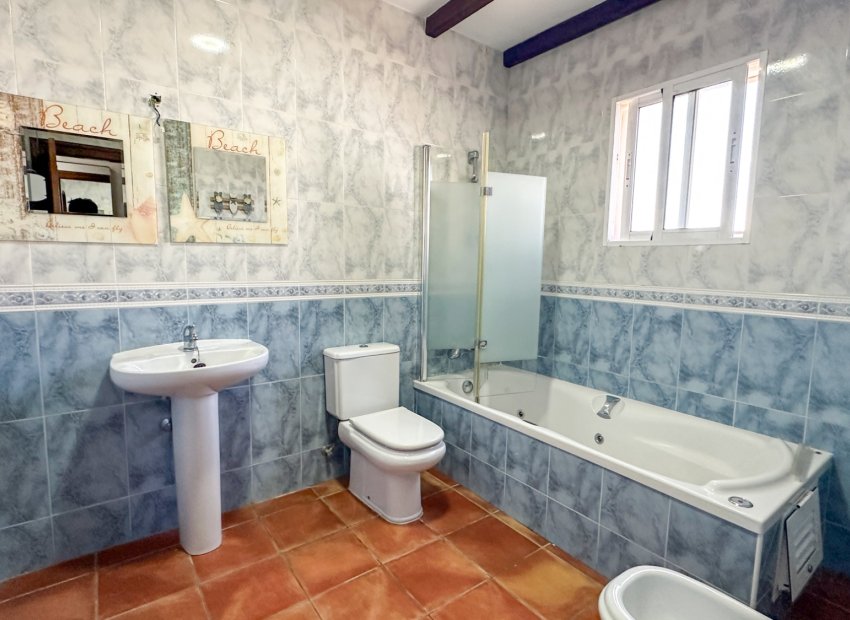 Resale - Townhouse / Duplex / Corner - San Miguel de Salinas