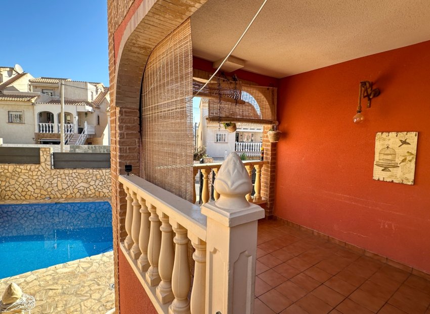 Resale - Townhouse / Duplex / Corner - San Miguel de Salinas