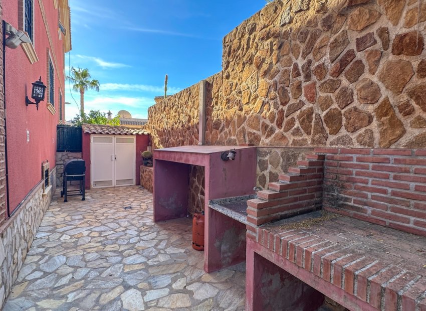 Resale - Townhouse / Duplex / Corner - San Miguel de Salinas