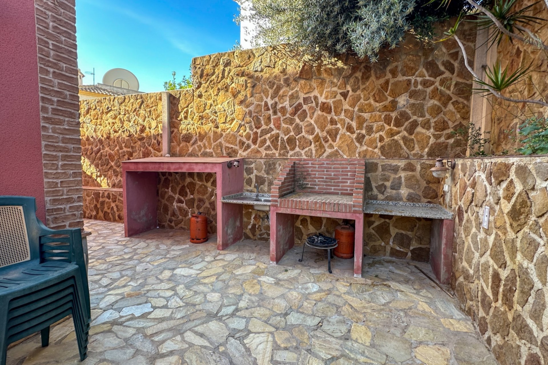Resale - Townhouse / Duplex / Corner - San Miguel de Salinas