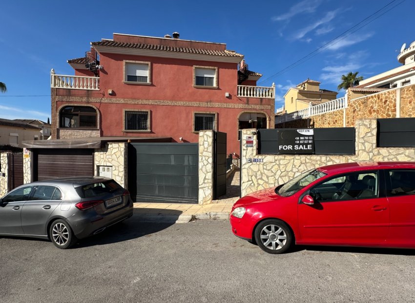 Resale - Townhouse / Duplex / Corner - San Miguel de Salinas