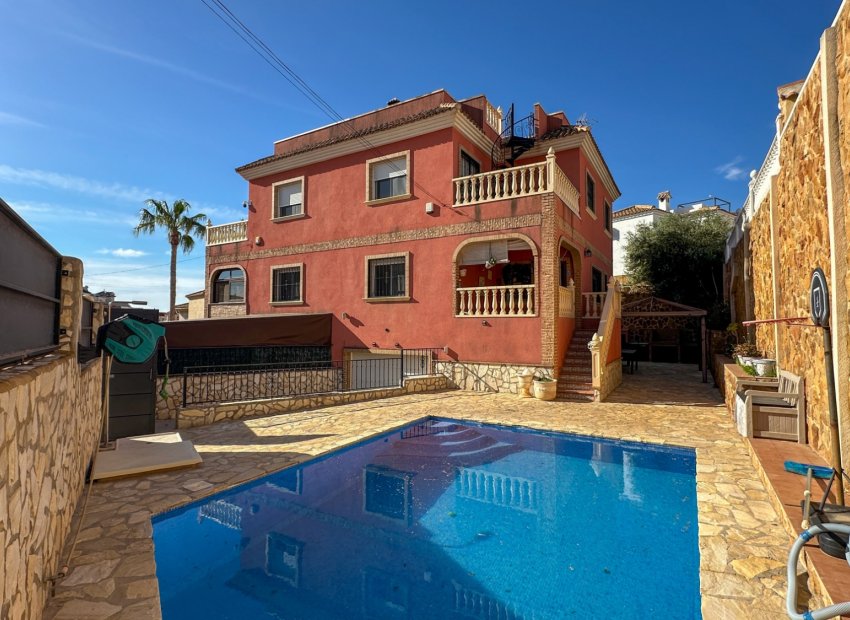 Resale - Townhouse / Duplex / Corner - San Miguel de Salinas