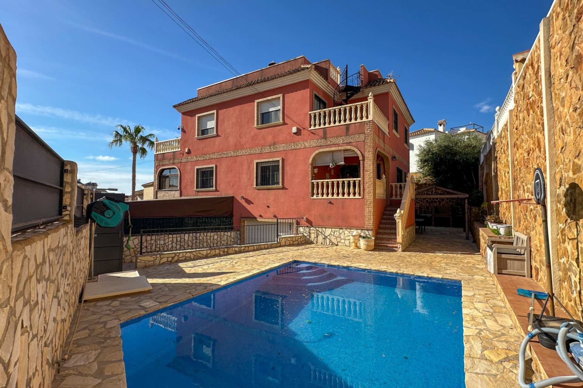 Resale - Townhouse / Duplex / Corner - San Miguel de Salinas
