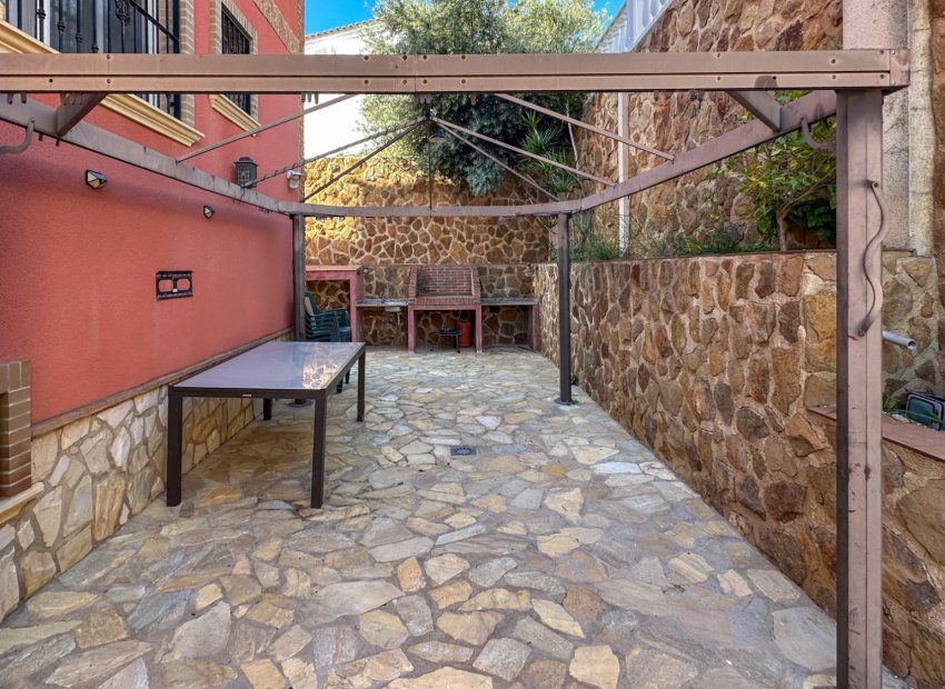 Resale - Townhouse / Duplex / Corner - San Miguel de Salinas