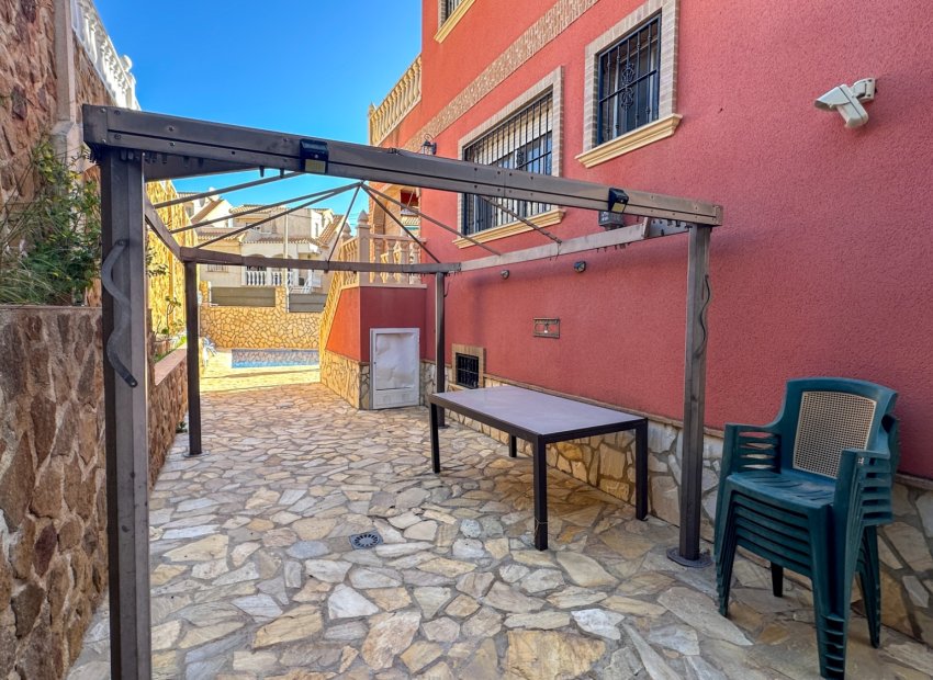 Resale - Townhouse / Duplex / Corner - San Miguel de Salinas