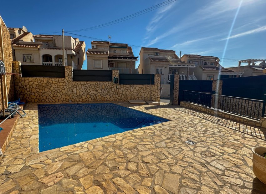 Resale - Townhouse / Duplex / Corner - San Miguel de Salinas