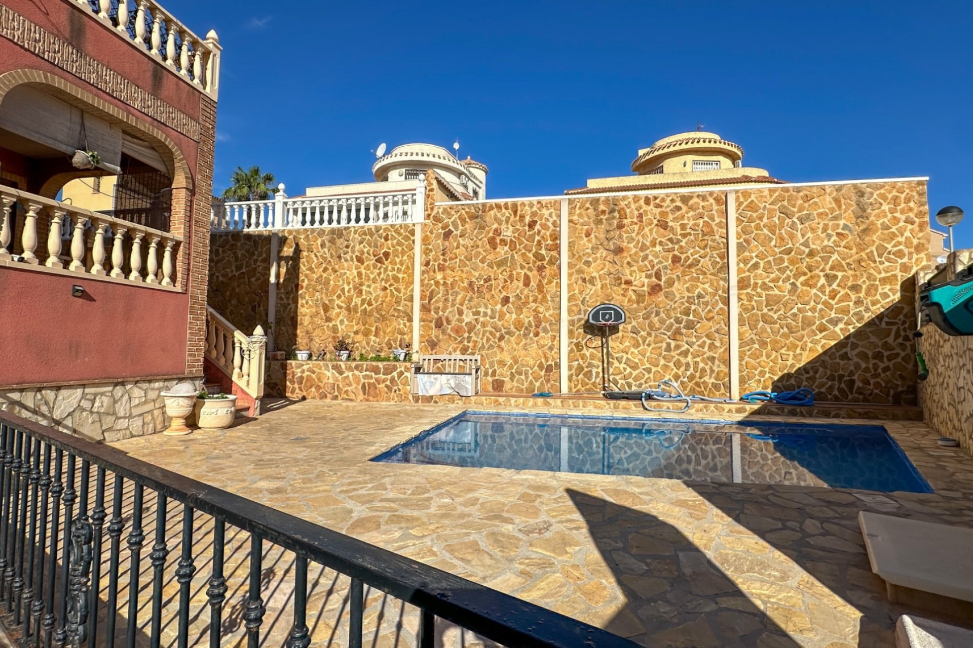 Resale - Townhouse / Duplex / Corner - San Miguel de Salinas