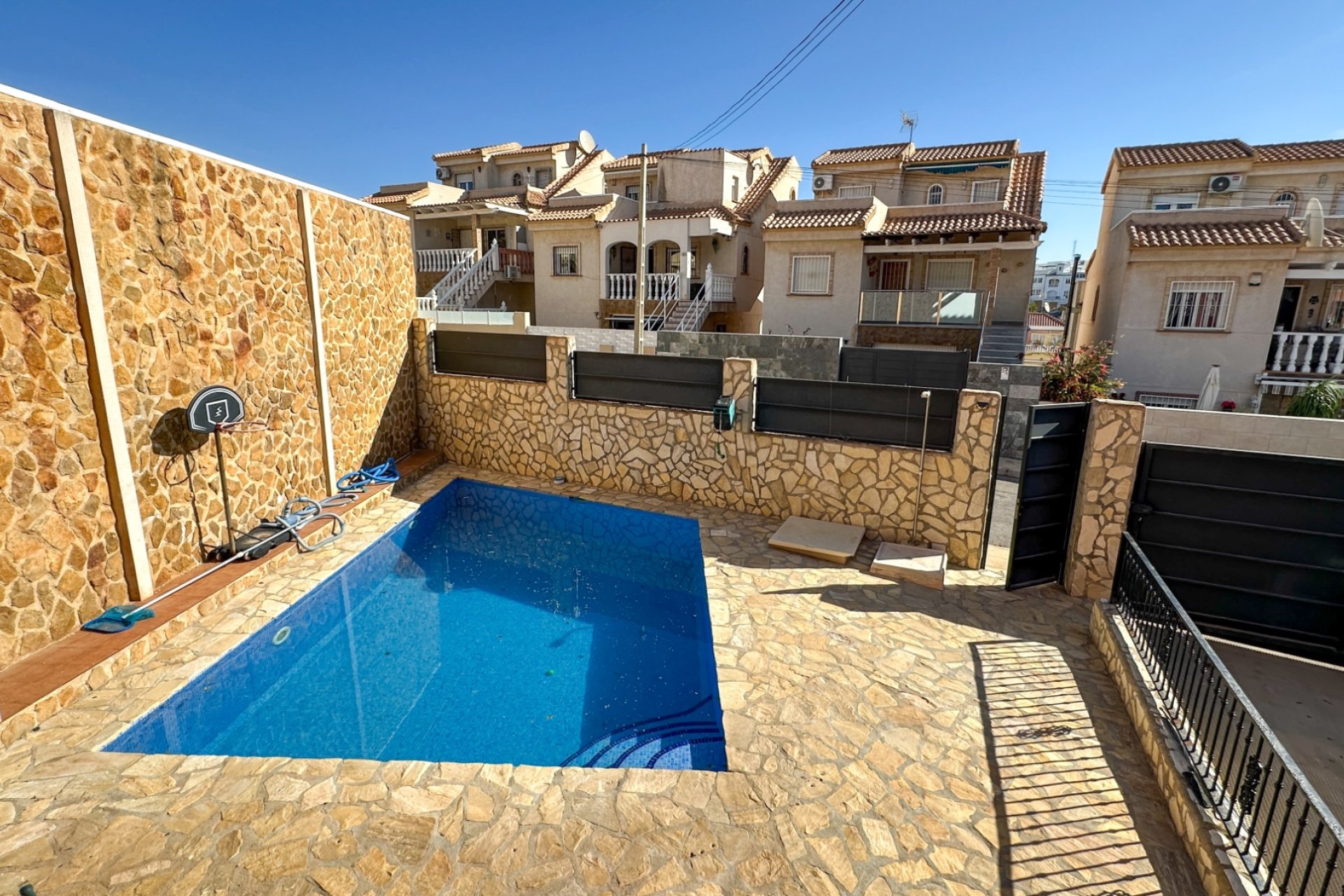 Resale - Townhouse / Duplex / Corner - San Miguel de Salinas