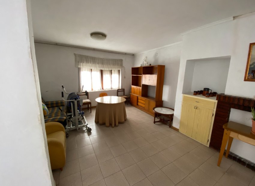 Resale - Townhouse / Duplex / Corner - Sax