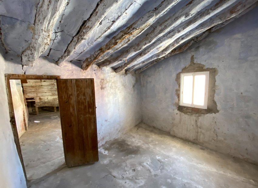 Resale - Townhouse / Duplex / Corner - Sax