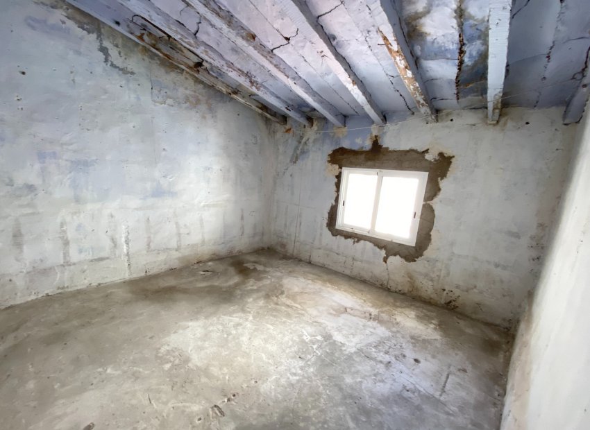 Resale - Townhouse / Duplex / Corner - Sax