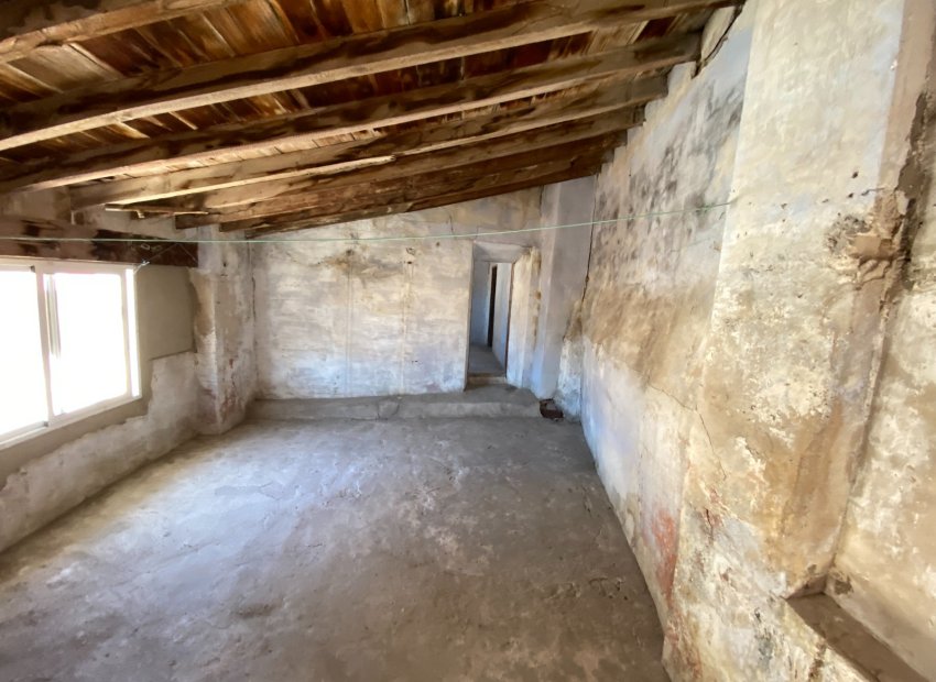 Resale - Townhouse / Duplex / Corner - Sax