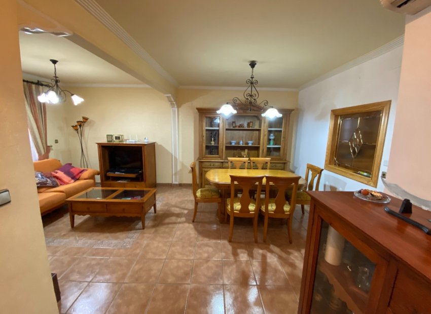 Resale - Townhouse / Duplex / Corner - Sax