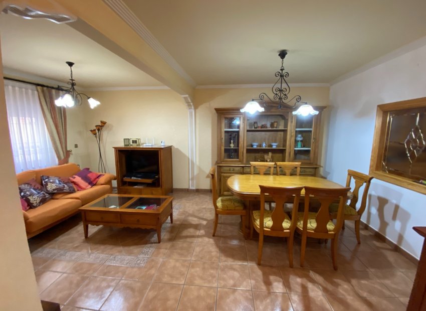 Resale - Townhouse / Duplex / Corner - Sax