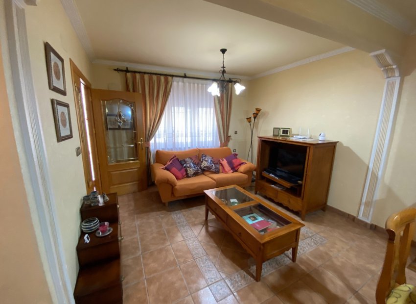 Resale - Townhouse / Duplex / Corner - Sax