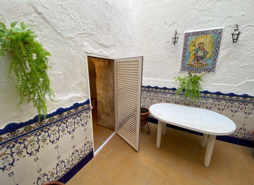 Resale - Townhouse / Duplex / Corner - Sax