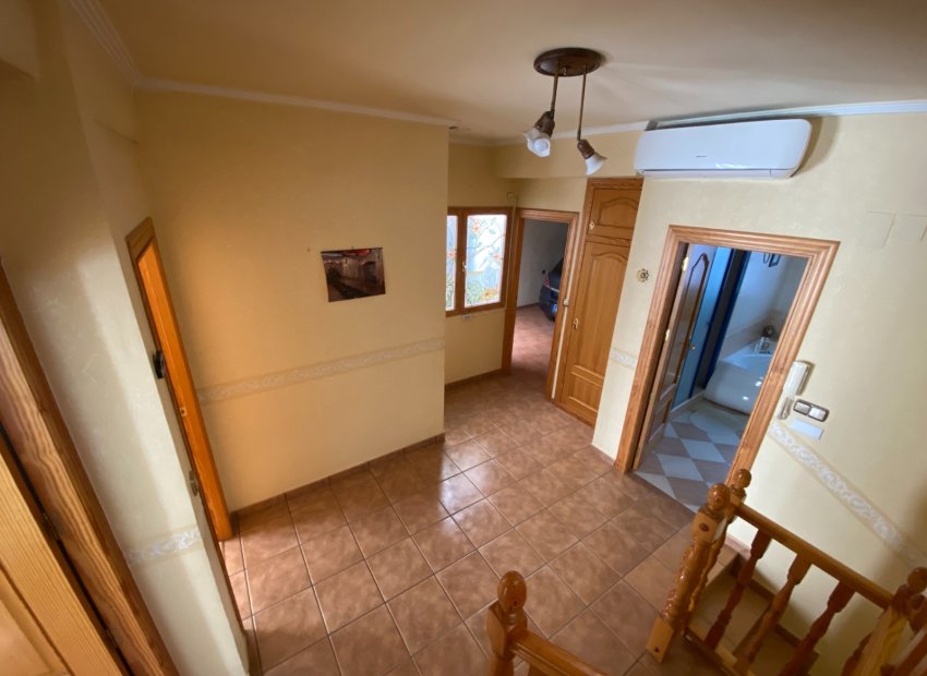 Resale - Townhouse / Duplex / Corner - Sax