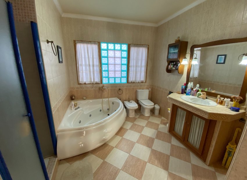 Resale - Townhouse / Duplex / Corner - Sax