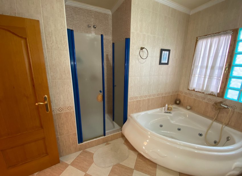 Resale - Townhouse / Duplex / Corner - Sax