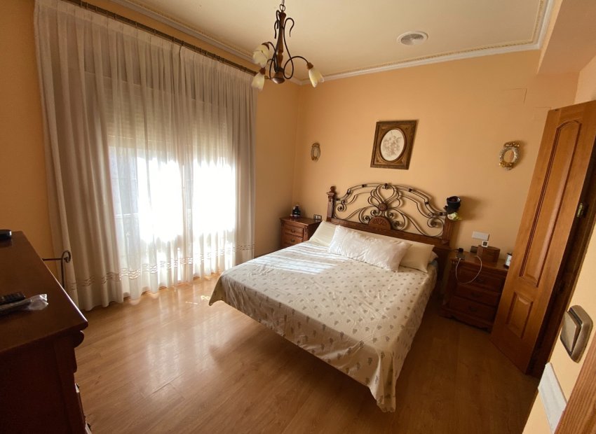 Resale - Townhouse / Duplex / Corner - Sax