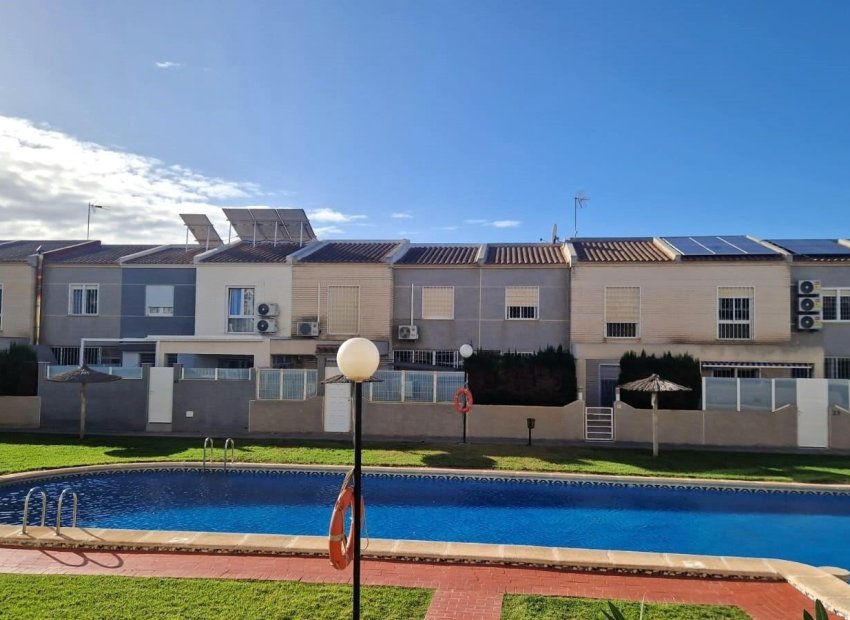 Resale - Townhouse / Duplex / Corner - Torrevieia - Aguas Nuevas
