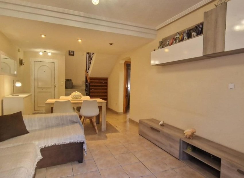 Resale - Townhouse / Duplex / Corner - Torrevieia - Aguas Nuevas