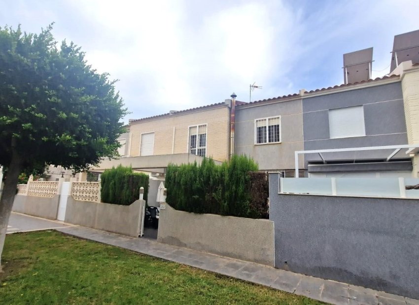 Resale - Townhouse / Duplex / Corner - Torrevieia - Aguas Nuevas