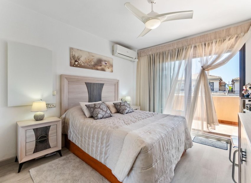 Resale - Townhouse / Duplex / Corner - Torrevieia - Aguas Nuevas