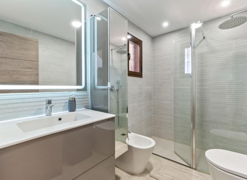 Resale - Townhouse / Duplex / Corner - Torrevieia - Aguas Nuevas