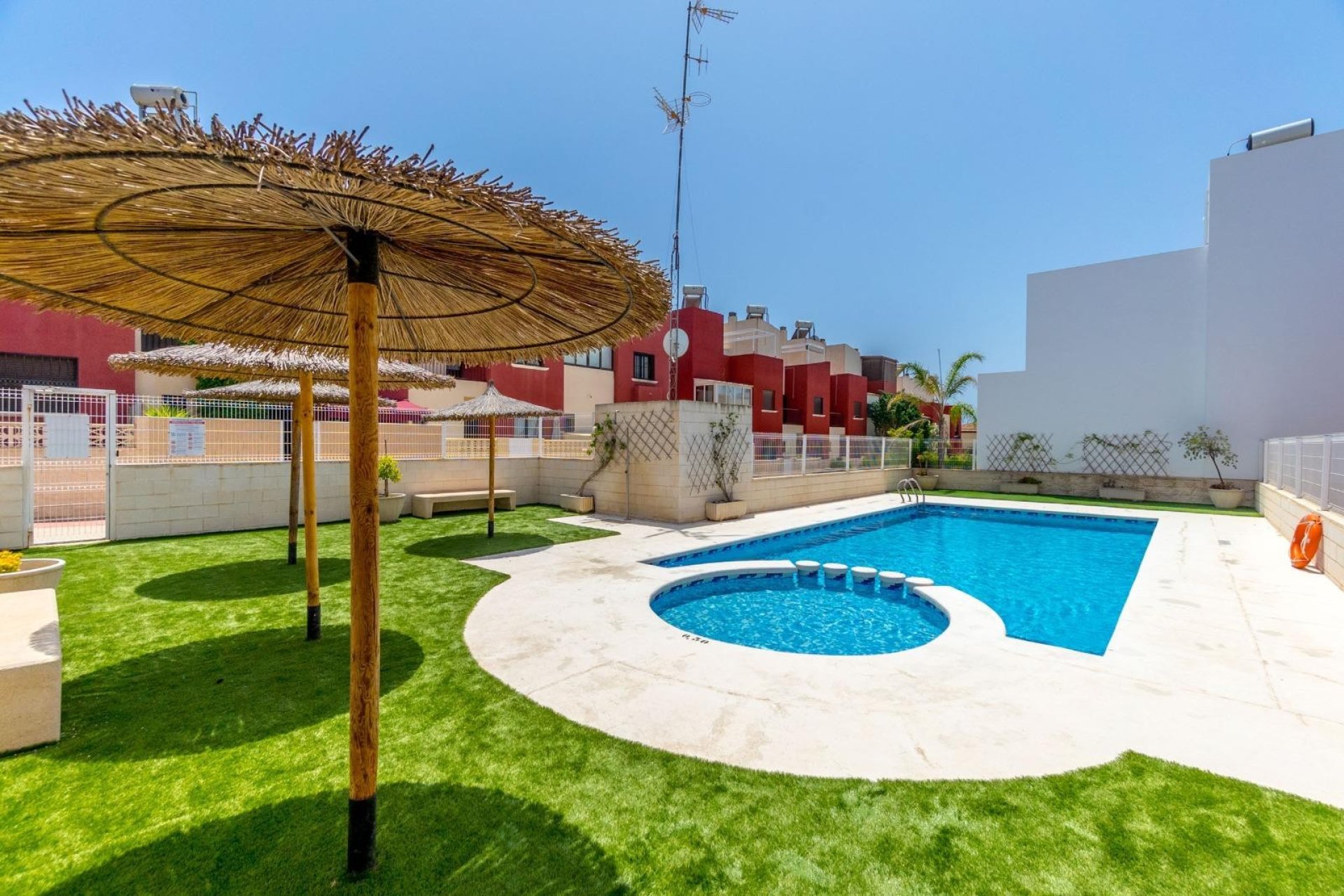 Resale - Townhouse / Duplex / Corner - Torrevieia - Aguas Nuevas