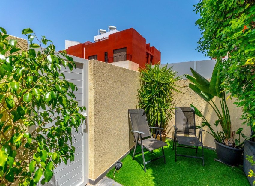 Resale - Townhouse / Duplex / Corner - Torrevieia - Aguas Nuevas