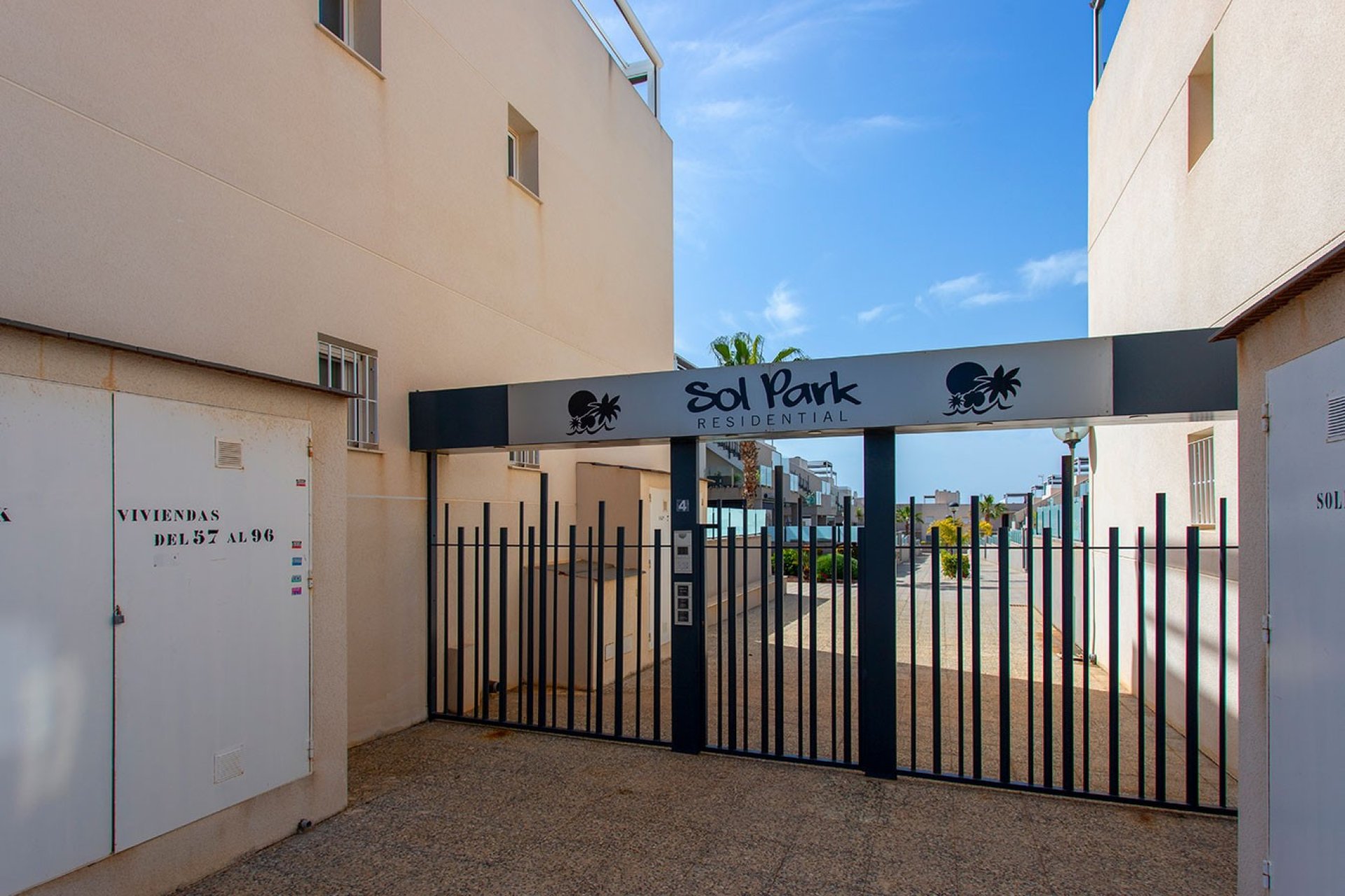 Resale - Townhouse / Duplex / Corner - Torrevieia - Aguas Nuevas