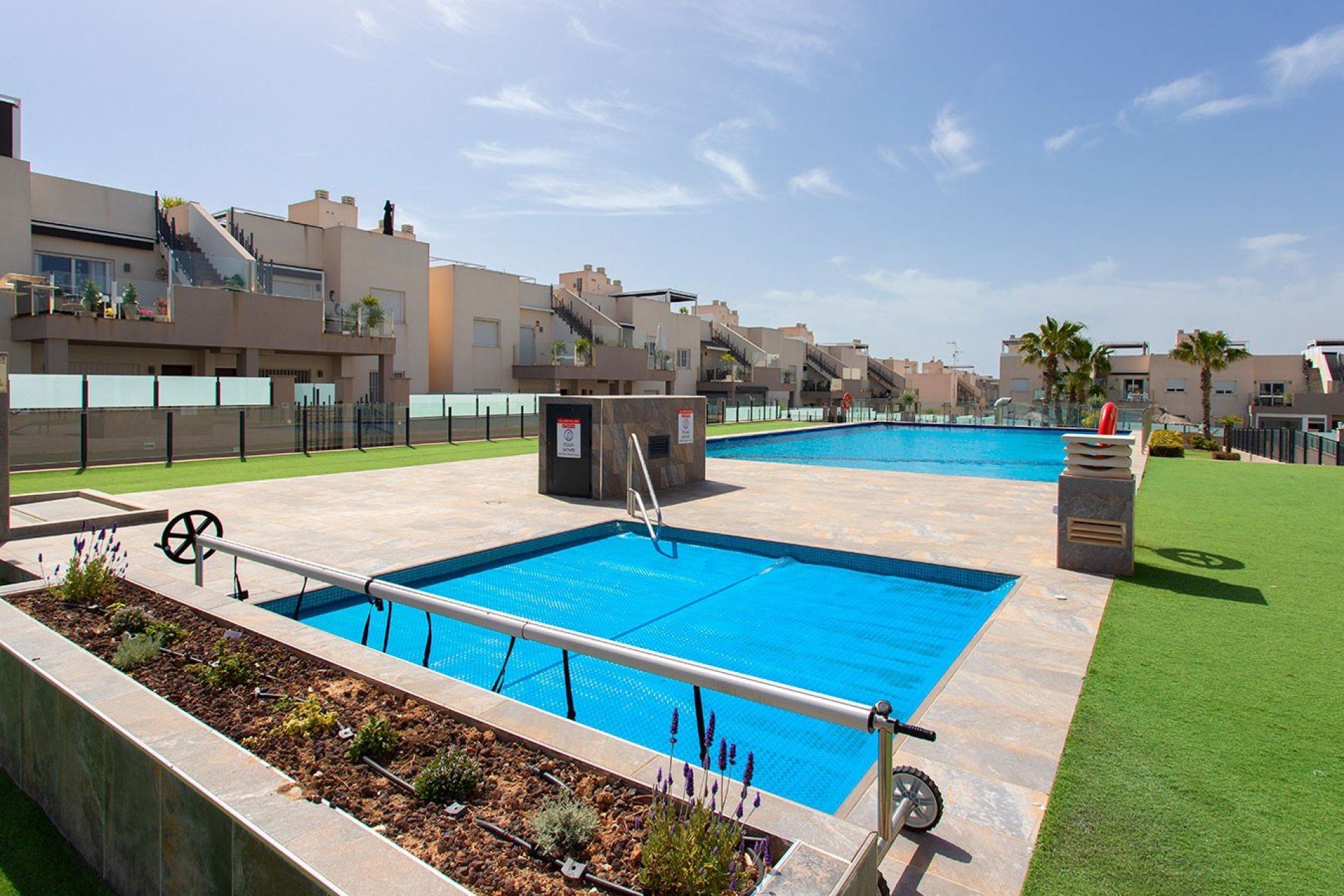 Resale - Townhouse / Duplex / Corner - Torrevieia - Aguas Nuevas