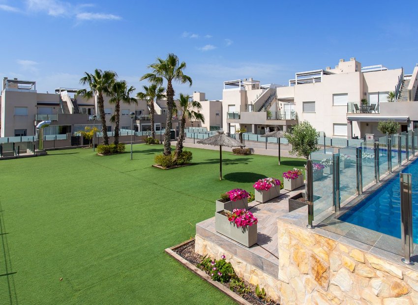 Resale - Townhouse / Duplex / Corner - Torrevieia - Aguas Nuevas