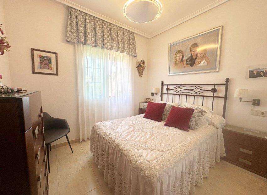Resale - Townhouse / Duplex / Corner - Torrevieia - Aguas Nuevas